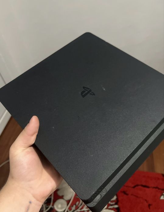 Play station 4 -1GB