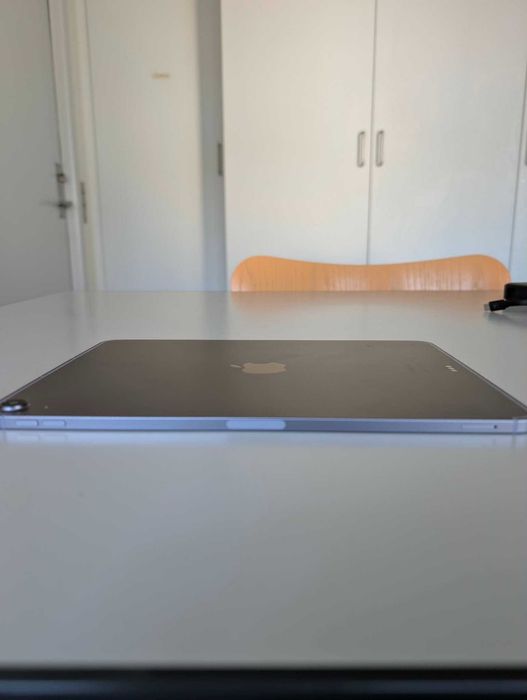 iPad Air 5th Generation M1 Chip (256gb + WiFi + SIM)