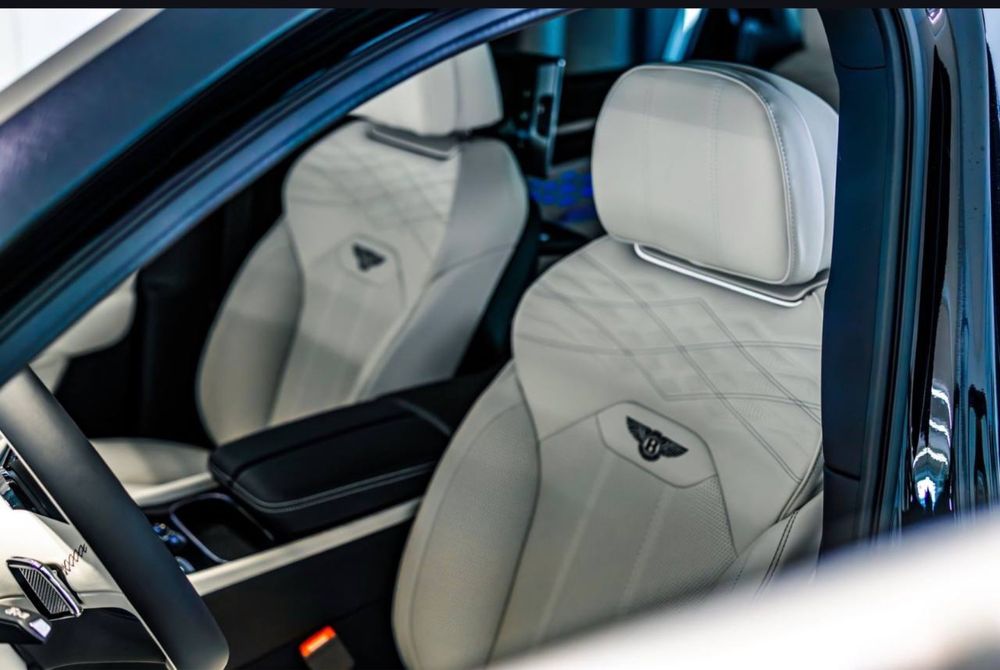 Bentley Bentayga EWB Azure First Edition  2026