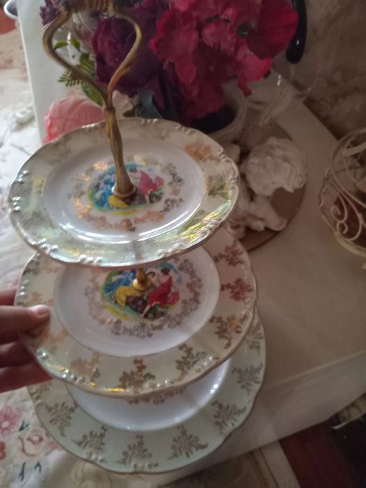Продам вазу и этажерку