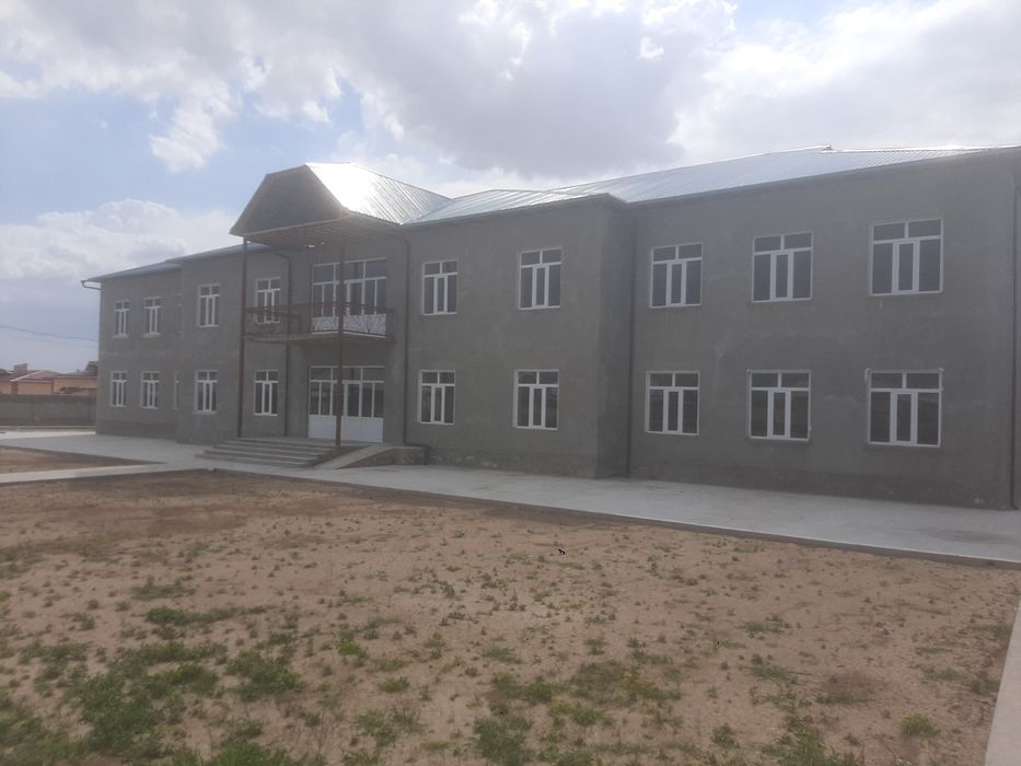 Нотурар бино сотилади