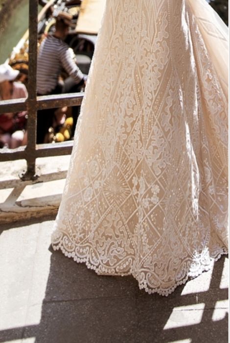 Луксозна сватбена рокля с шлейф. S.