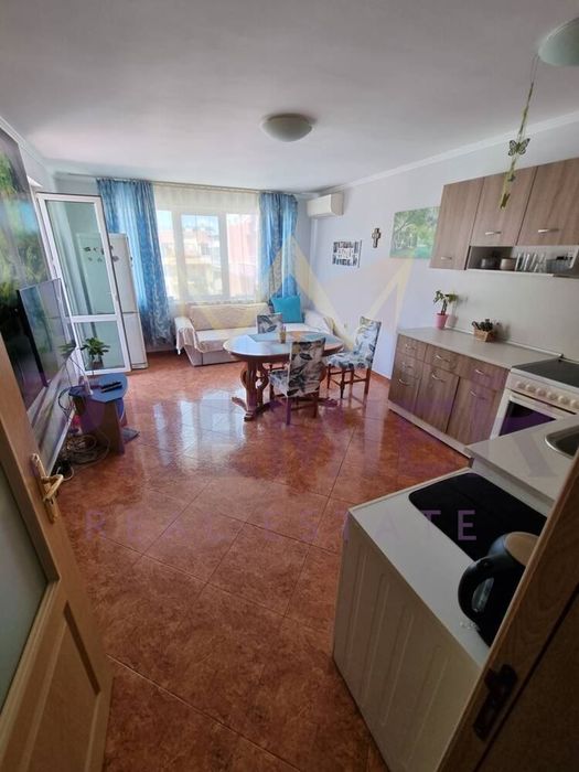 Продава се Тристаен апартамент в Поморие - 85 кв.м за 840 €/кв.м - Снимка #1