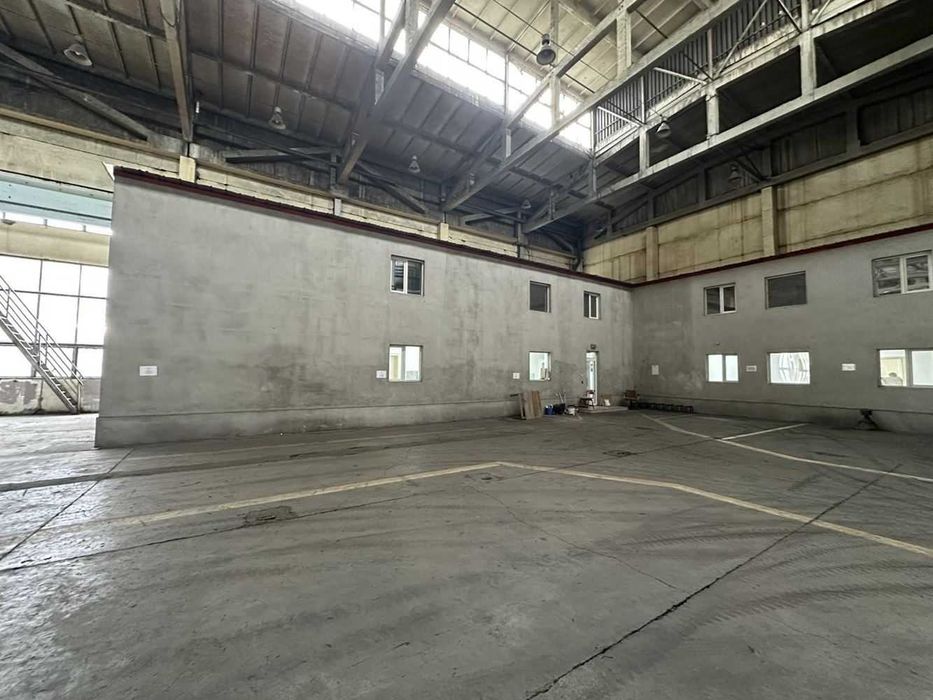 Дава се под наем Склад в Пловдив, Индустриална зона - Юг - 3000 кв.м за 10710 € - Снимка #2