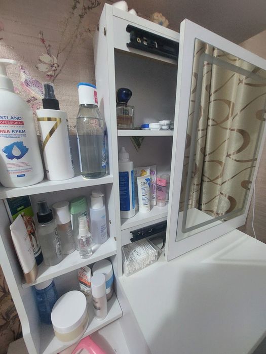 Продам комод с зеркалом