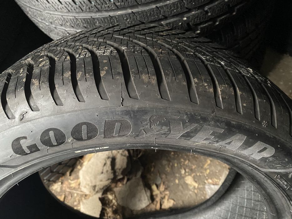 Шины 245/45/18 пара бу гудиер