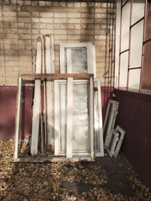 Деревянные рамы со стеклом