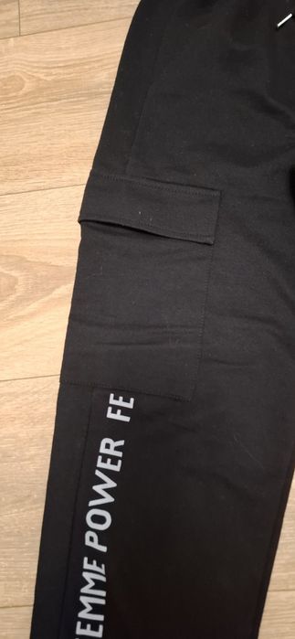 Pantaloni trening cu buzunare aplicate