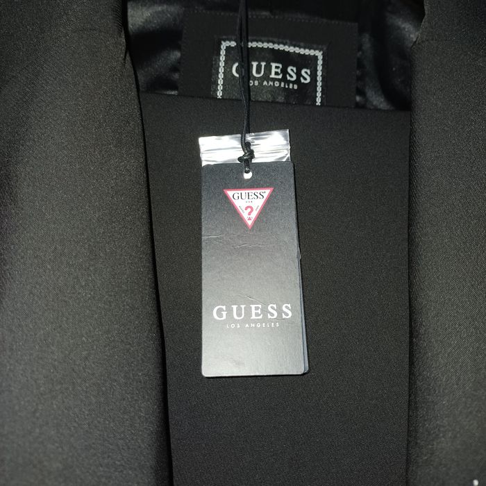 Чисто нов костюм Guess