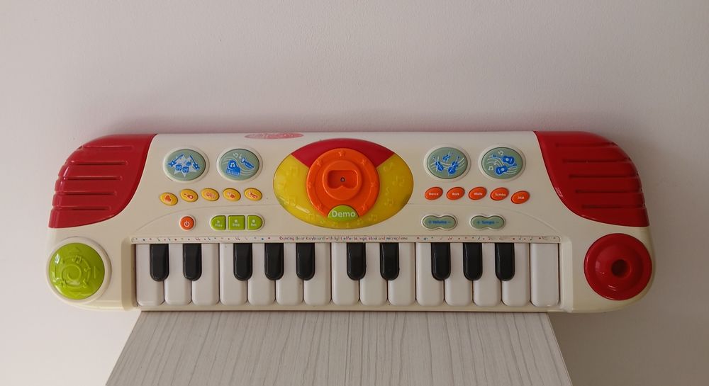 Детски музикални играчки