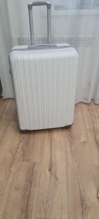 Чемодан на колёсах