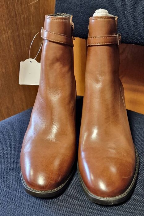 Дамски обувки с дебел ток