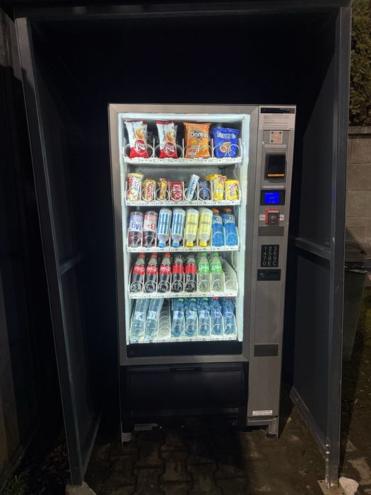 Aparate Vending de Bauturi si Snacks