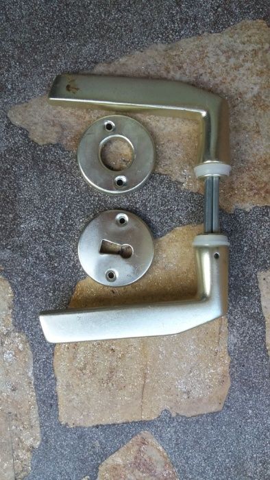 Дръжки за дограма