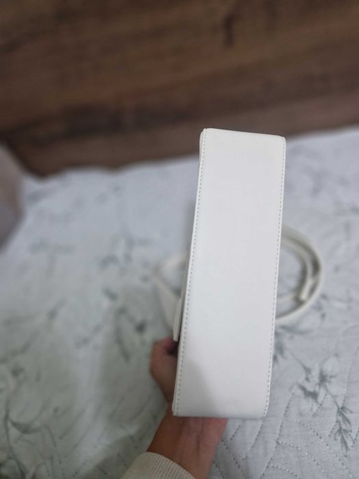 Бяла Чанта Hugo с дълга дръжка