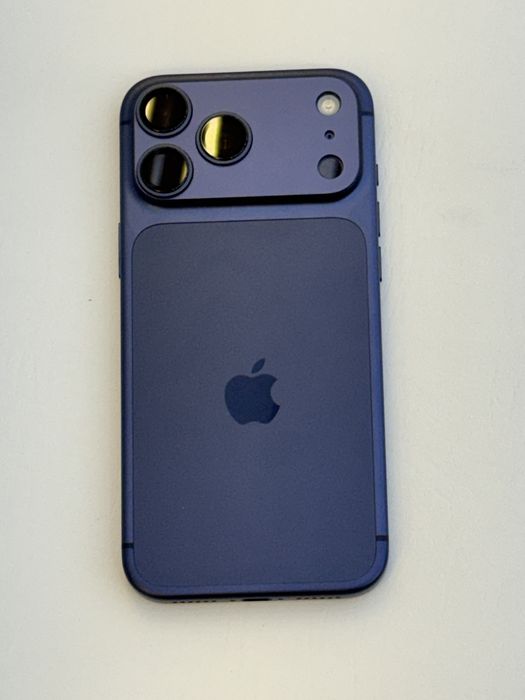 Iphone 17 pro max blue