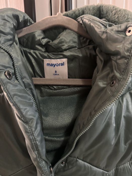 Продам куртку на девочку