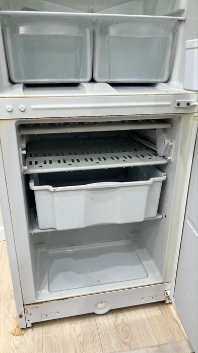 Indesit холодильник