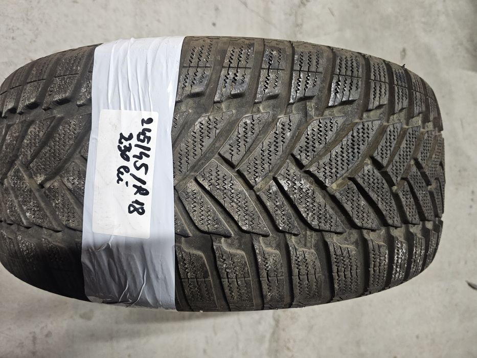 245 45 R 18 Dunlop iarna