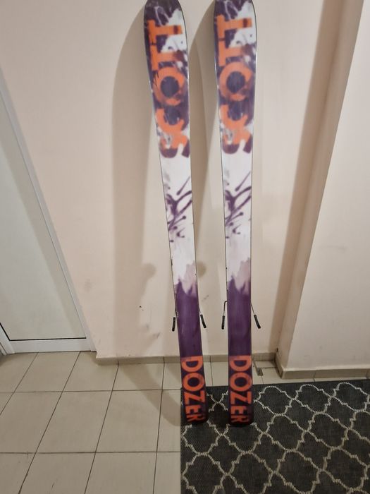 Ски; багажник за ски; ролери и борд