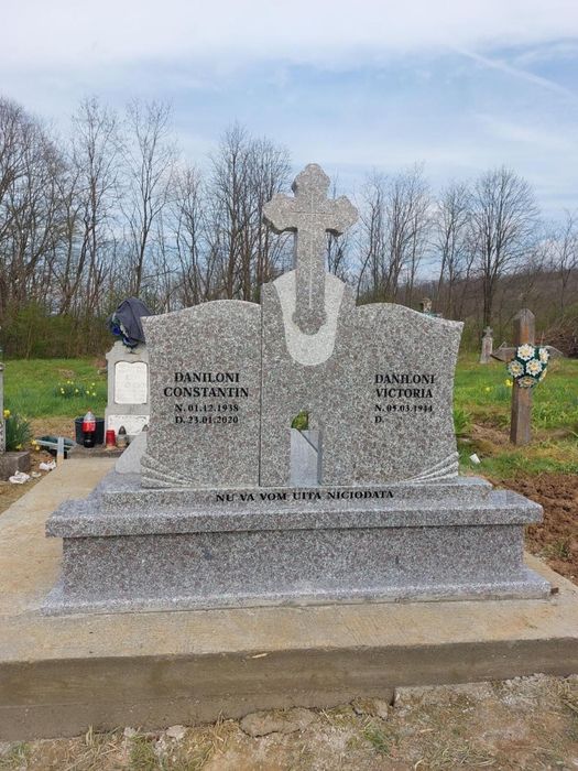 Morminte placate & cadre masive