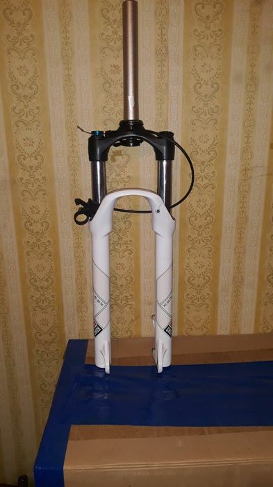 Срочно продам вело вилку ROCK SHOX XC 30 TK (26)