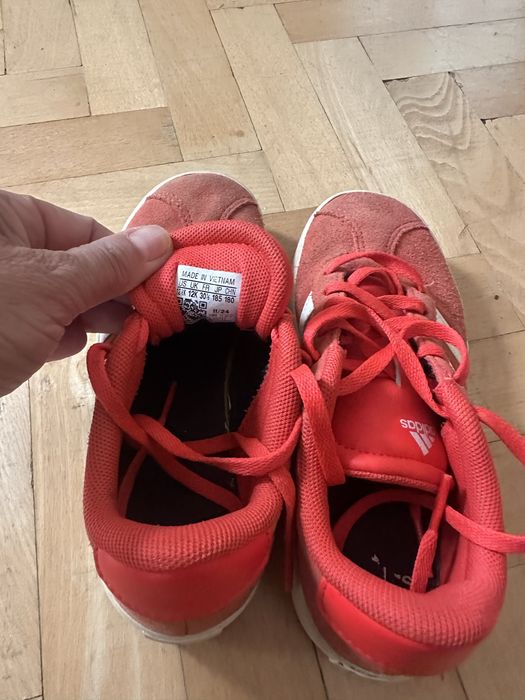 Incaltaminte adidas
