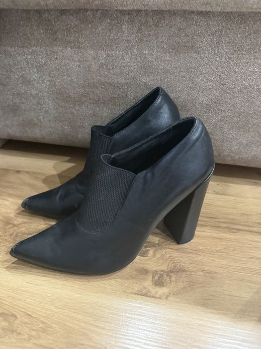 Обувь хорошая туфли guess