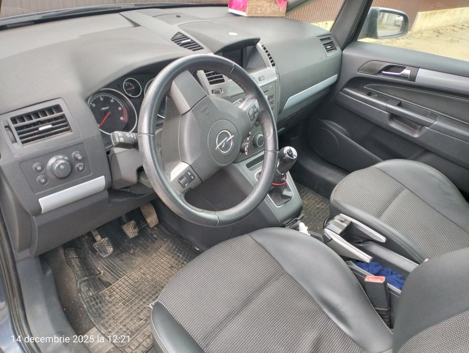 Vând Opel Zafira