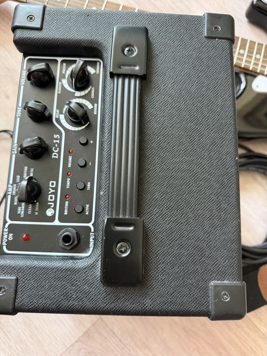 Продаю электрогитару + комбик