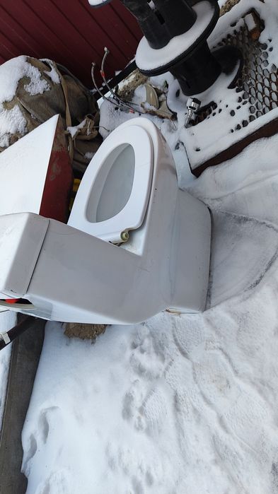 Продается унитаз