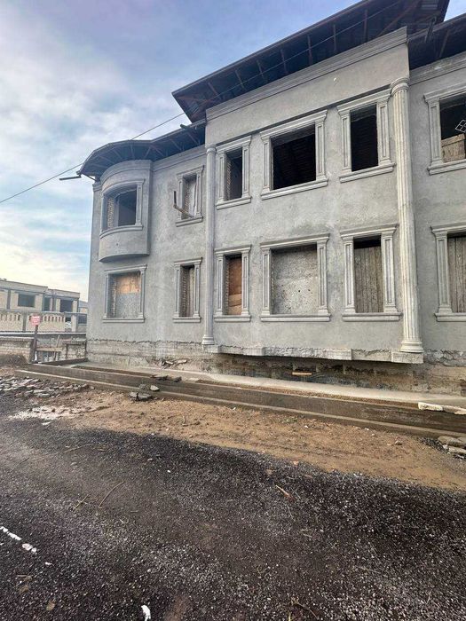 Бунедкор махалла 5 соток  участок коробка Янги 16 йиллик 3 этажа