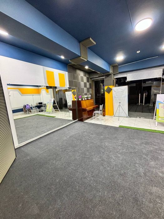 Аренда музыкального класса с фортепиано, зеркалами. М. Буюк ипак юли