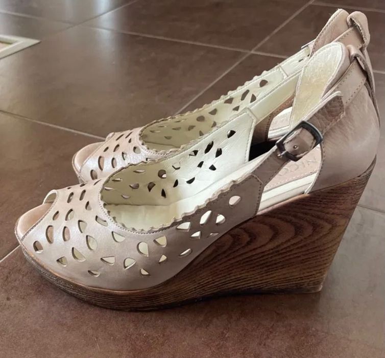 Луксозни сандали естествена кожа супер качество топ модел бежави нови