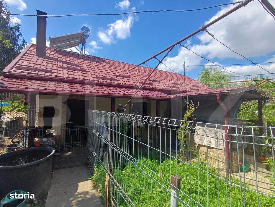 Casa de locuit si spatiu comercial, teren 7300 mp, Hreatca, com. Vultu