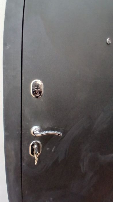 Уси есик сатылады 2ге90 таза екеуи бар еки ризинали зовадиской бахаси