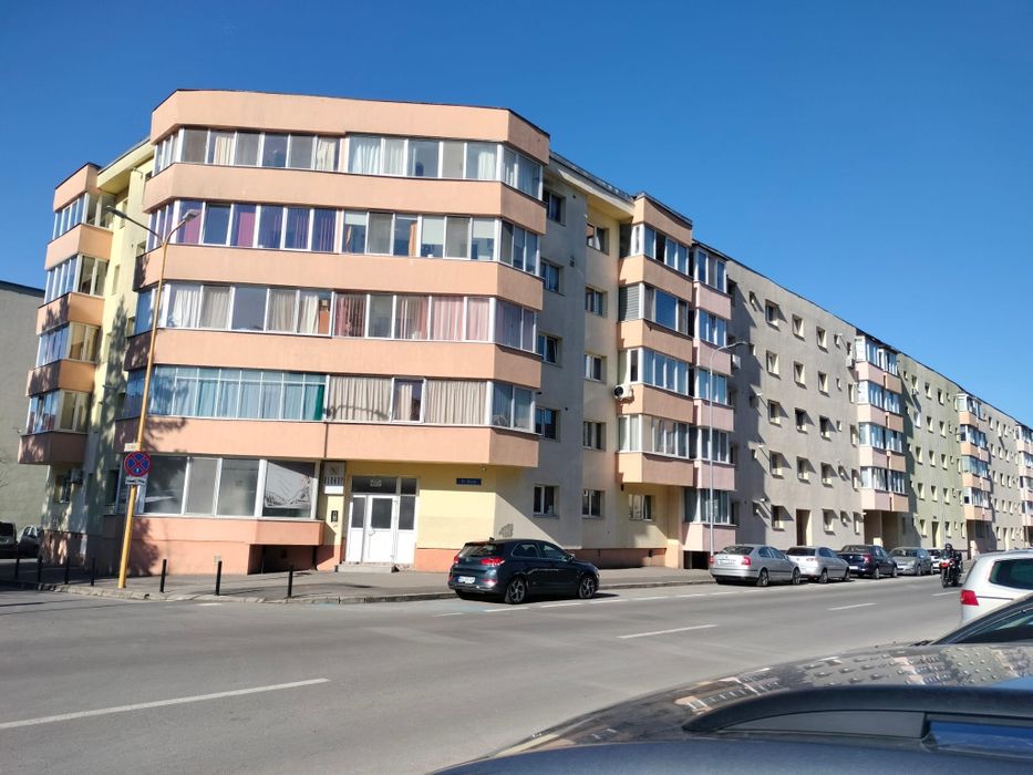 Închiriez apartament 2 camere decomandate, structura mare