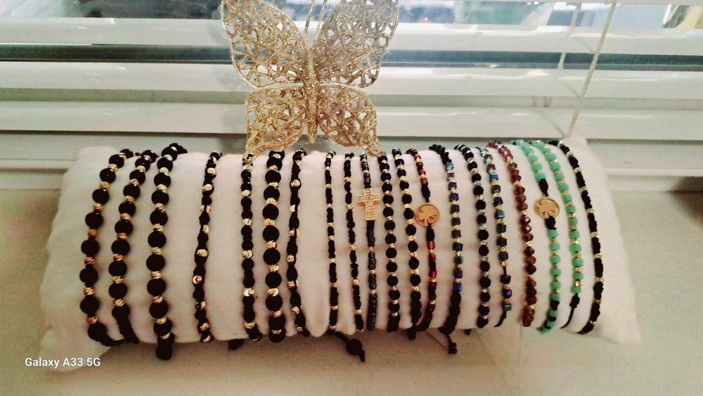 Гривни с конец и 14к златни топчета