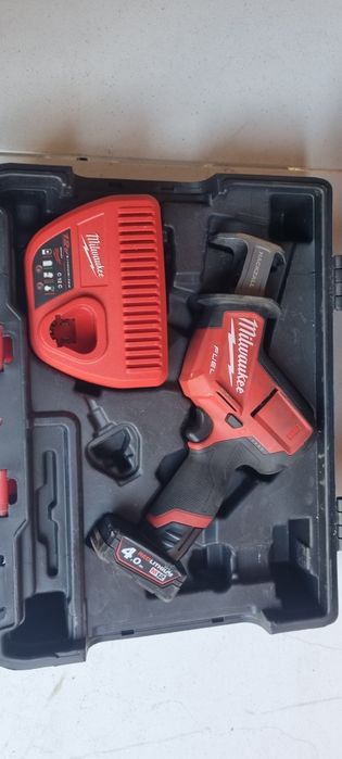 Milwaukee M12 CHZ Fierastrau Vulpe 2023