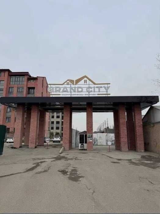 2-комн. в Grand City на 1/6 — 42 м², коробка, Узбум, центр за 6 мин`