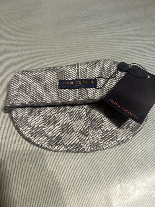 Louis Vuitton — Fes gri – Nou