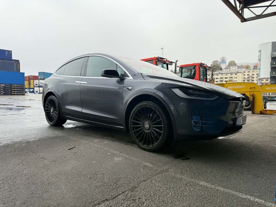 Vand Tesla  Model X 75D