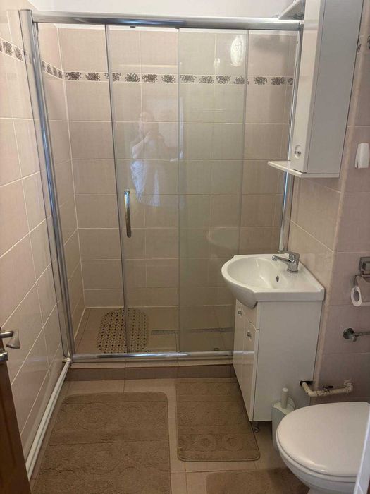 Inchiriez apartament