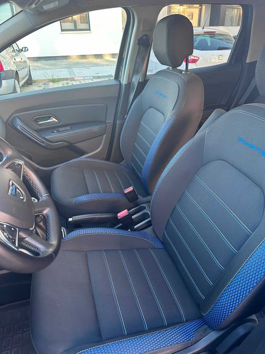 Vând Dacia Duster