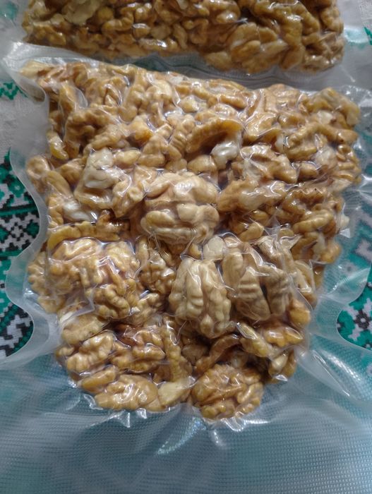 Nuci în coajă deosebit de mari cu coaja subțire