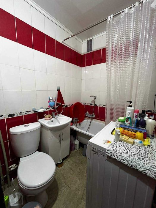 продается 2 ком квартира район 3 школа