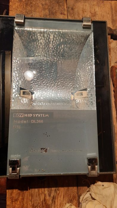 Прожектор галогеновый,новый.