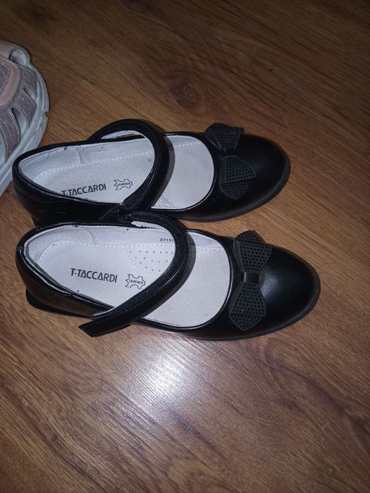 Отдаю обувь 30 размер за фрукты.