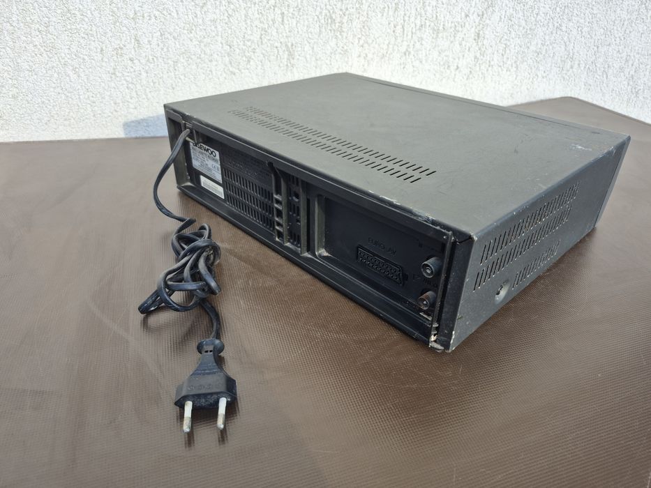 Vând video casette recorder,marca Daewoo,model T844-(T5),fabricat made in Korea 
- commercial skip 
NTSC PLAY BACK On PAL Tv 

- compatibile with 16