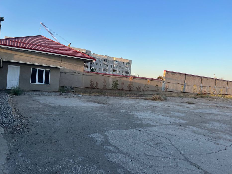 Srochno Vokzal yonida 1000kvm bino sotiladi 1 gektar yer qoshib beril